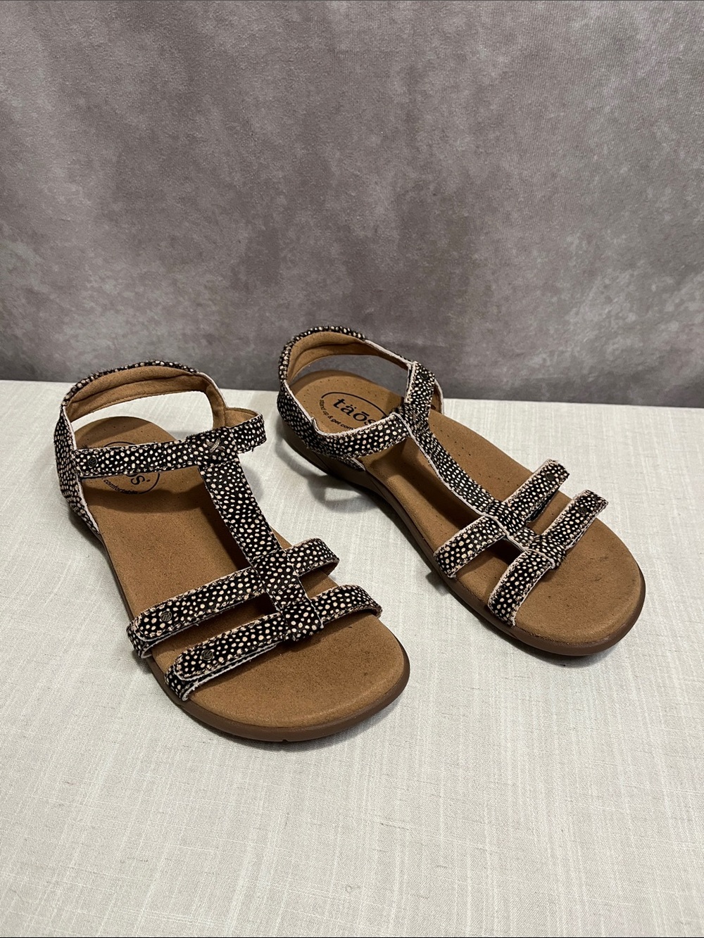 Taos Footwear Trophy 2 Black/Tan Spotted Calf Hair Sandal - Tan/Black size 8